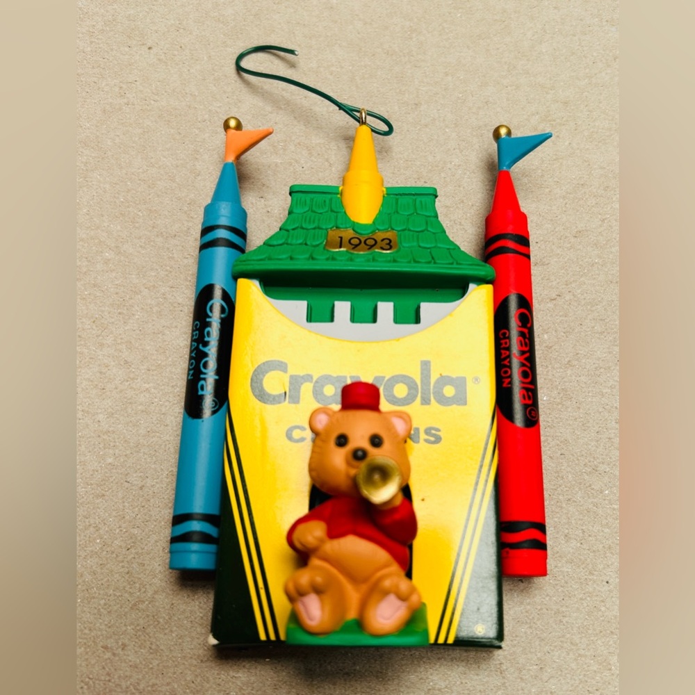 Hallmark ornament 1993 crayola crayons. Excellent condition.